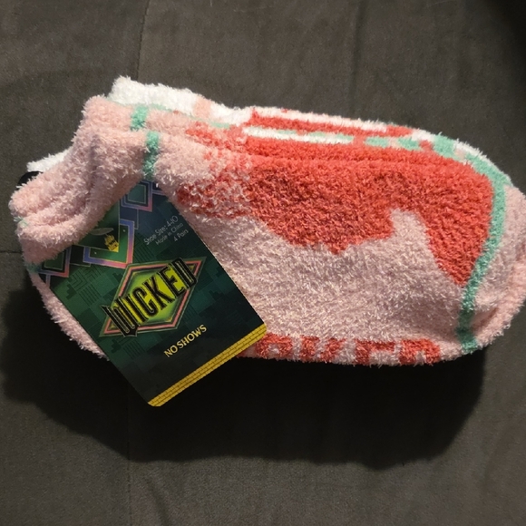 Accessories - NWT Wicked FuzzyNo-Show Socks 4 Pair Set